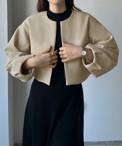 Louere(ルエレ)の「コクーンスリーブショートブルゾン(ブルゾン・レディース・ダークベージュ/ブラック/グレイッシュベージュ・SMALL/MEDIUM/LARGE/X-LARGE)」の13枚目の写真