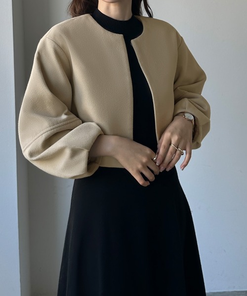 Louere(ルエレ)の「コクーンスリーブショートブルゾン(ブルゾン・レディース・ダークベージュ/ブラック/グレイッシュベージュ・SMALL/MEDIUM/LARGE/X-LARGE)」の14枚目の写真