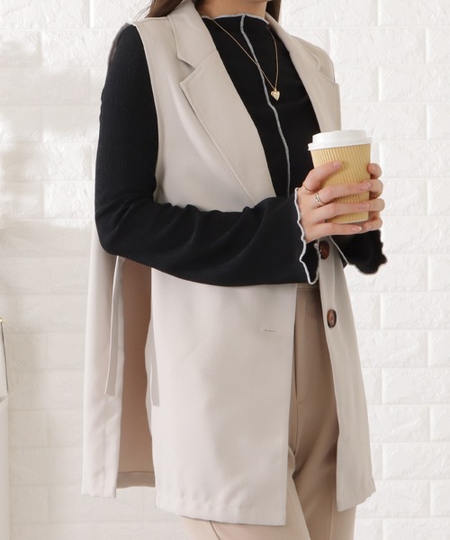 DAYRA(デイラ)の「配色パイピングメロウシャーリングトップス(シャツ/ブラウス・レディース・ブラック/ベージュ/アイボリー/グレー・FREE/S)」の3枚目の写真