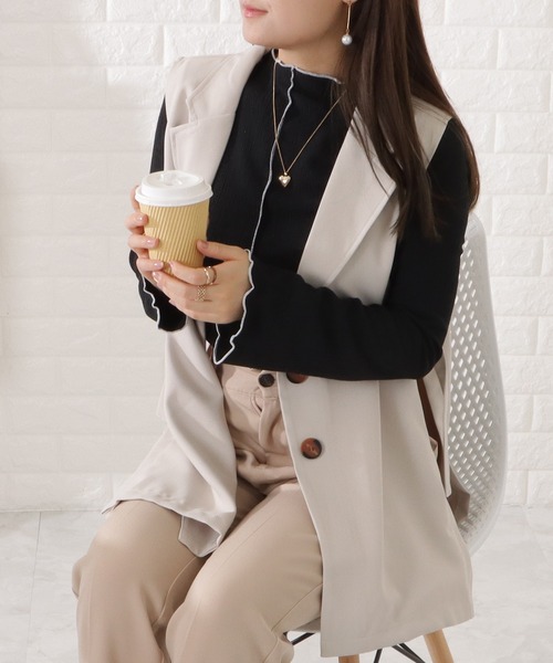 DAYRA(デイラ)の「配色パイピングメロウシャーリングトップス(シャツ/ブラウス・レディース・ブラック/ベージュ/アイボリー/グレー・FREE/S)」の19枚目の写真