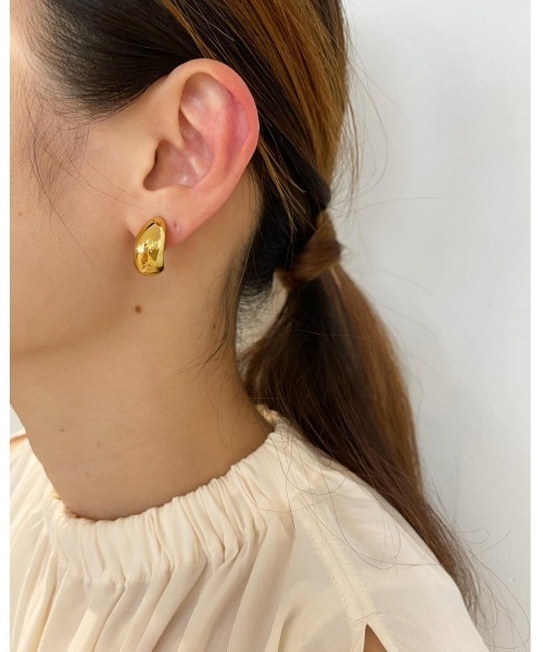 mou（モウ）の「【316L サージカルステンレス】ぷっくりカーブイヤリング（イヤリング・レディース・ゴールド/シルバー・FREE）」の8枚目の写真