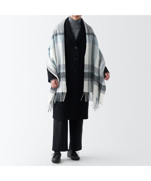 無印良品(ムジルシリョウヒン)の「ウール ひざ掛けにもなる 大判ストール(チェック)(ストール/ショール・レディース・グレー系その他3/ホワイト系/ブラウン系4/グレー系6・FREE)」の5枚目の写真