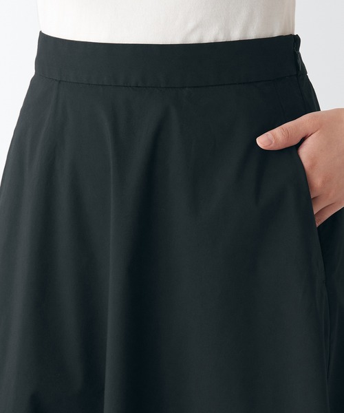 無印良品（ムジルシリョウヒン）の「乾きやすいフレアスカート（スカート・レディース・ダークブラウン/ブラック/ブラウン系3/ライトパープル・S/XS/M/L/XL/XXL）」の8枚目の写真