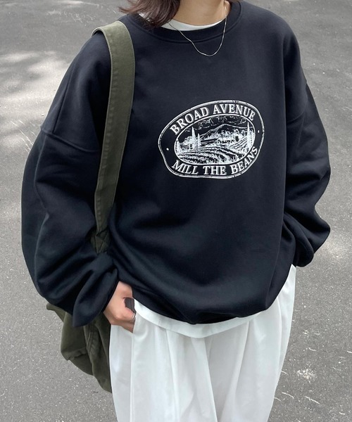 Chillfar(チルファー)の「アーチロゴスウェット(スウェット・レディース・レッド/レッド系/アイボリー/チャコール/ピンク/アイボリー系2/ホワイト系/ブラック系/ネイビー/オートミール/アイボリー系/ベージュ/グリーン/ホワイト/ネイビー系/杢グレー/グリーン系/グレー系/ブルー/アイボリー系1・FREE)」の4枚目の写真