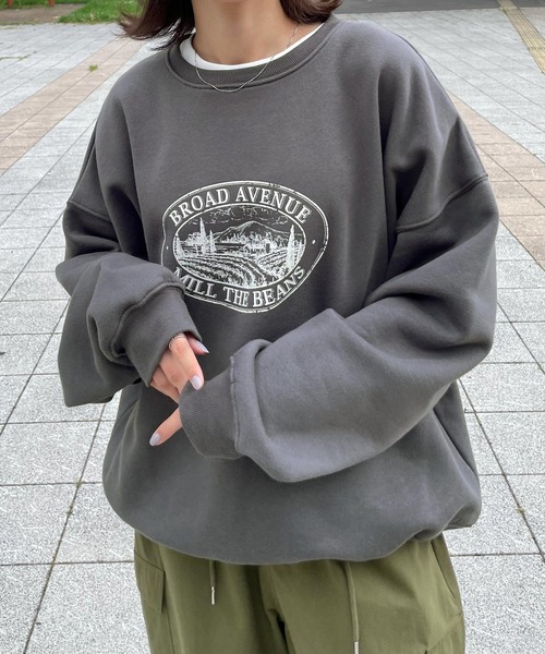 Chillfar(チルファー)の「アーチロゴスウェット(スウェット・レディース・レッド/レッド系/アイボリー/チャコール/ピンク/アイボリー系2/ホワイト系/ブラック系/ネイビー/オートミール/アイボリー系/ベージュ/グリーン/ホワイト/ネイビー系/杢グレー/グリーン系/グレー系/ブルー/アイボリー系1・FREE)」の6枚目の写真