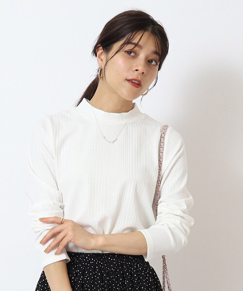 SHOO・LA・RUE（シューラルー）の「◆ランダムテレコ プチハイネック長袖インナー（Tシャツ/カットソー・レディース・ナチュラル/ホワイト系/ブラック・04/02/03）」の2枚目の写真