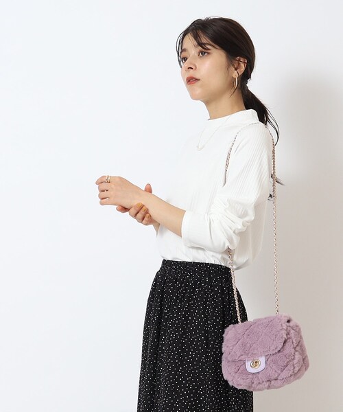 SHOO・LA・RUE（シューラルー）の「◆ランダムテレコ プチハイネック長袖インナー（Tシャツ/カットソー・レディース・ナチュラル/ホワイト系/ブラック・04/02/03）」の10枚目の写真