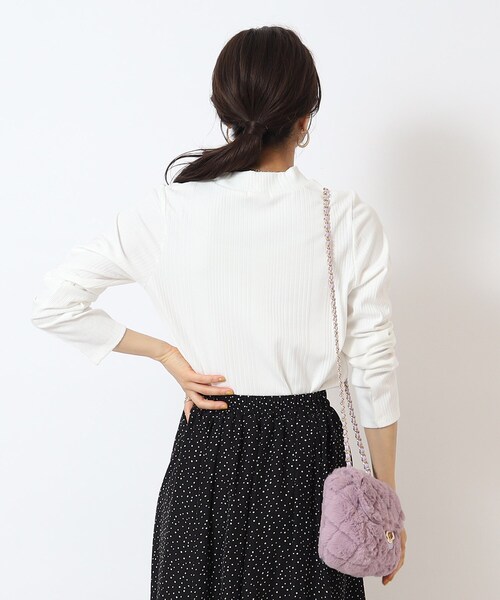 SHOO・LA・RUE（シューラルー）の「◆ランダムテレコ プチハイネック長袖インナー（Tシャツ/カットソー・レディース・ナチュラル/ホワイト系/ブラック・04/02/03）」の11枚目の写真