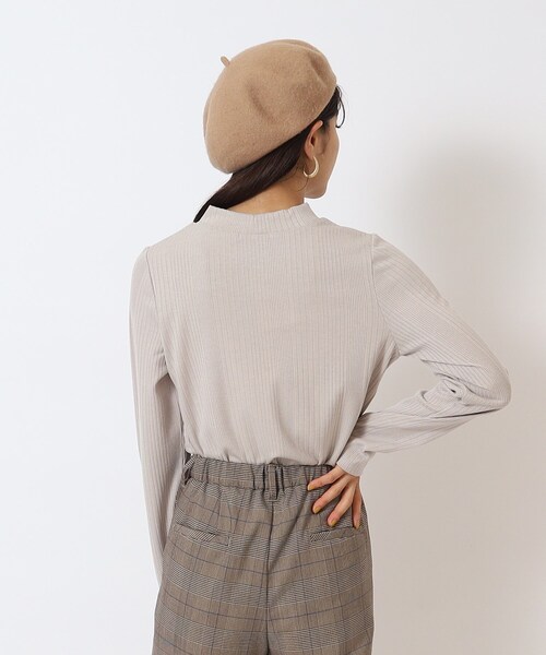 SHOO・LA・RUE（シューラルー）の「◆ランダムテレコ プチハイネック長袖インナー（Tシャツ/カットソー・レディース・ナチュラル/ホワイト系/ブラック・04/02/03）」の21枚目の写真