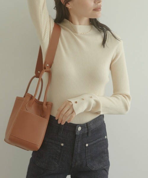 ACYM（アシーム）の「Marshmarrow button sleeve ニット（ニット/セーター・レディース・ブラウン/アイボリー/ブラック・FREE）」の6枚目の写真