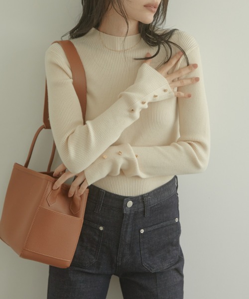 ACYM（アシーム）の「Marshmarrow button sleeve ニット（ニット/セーター・レディース・ブラウン/アイボリー/ブラック・FREE）」の7枚目の写真