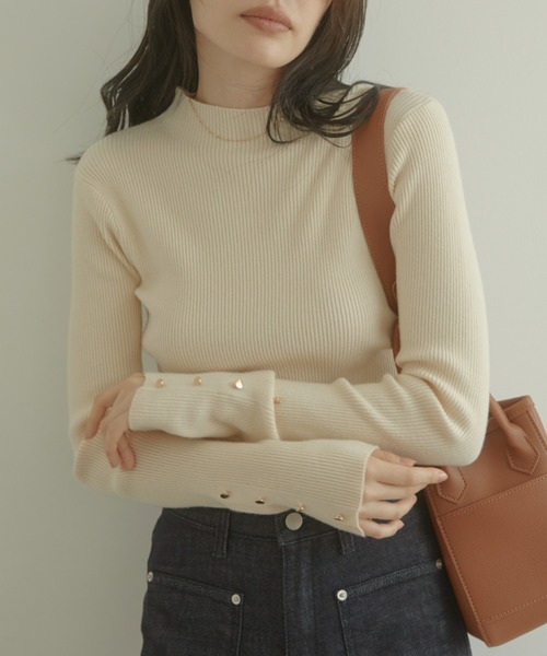 ACYM（アシーム）の「Marshmarrow button sleeve ニット（ニット/セーター・レディース・ブラウン/アイボリー/ブラック・FREE）」の4枚目の写真