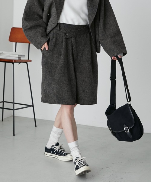 forksy.（フォルクシー）の「【forksy.】ヘリンボーンボリュームショートパンツ（その他パンツ・レディース・ダークブラウン/ブラック・L/M）」の2枚目の写真