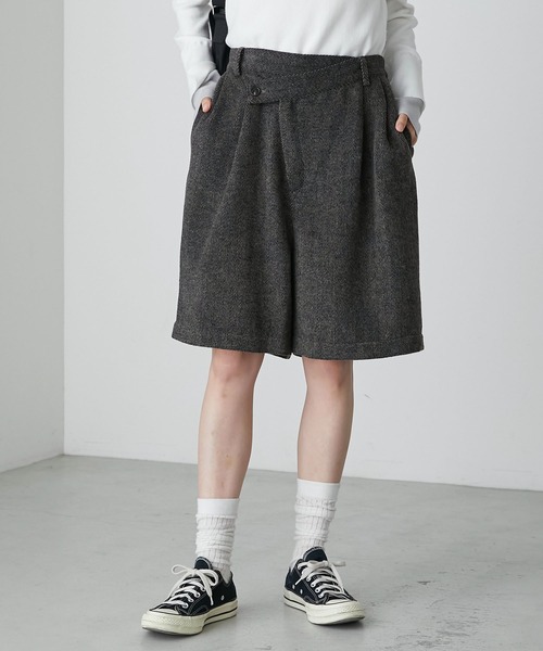 forksy.（フォルクシー）の「【forksy.】ヘリンボーンボリュームショートパンツ（その他パンツ・レディース・ダークブラウン/ブラック・L/M）」の5枚目の写真