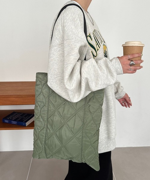 DISCOAT(ディスコート)の「キルティングトートバッグ(トートバッグ・レディース・アイボリー/ブラック/カーキ・FREE)」の3枚目の写真