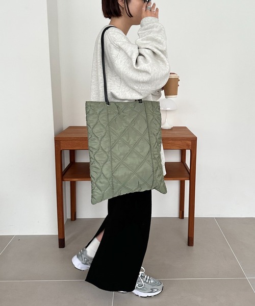 DISCOAT(ディスコート)の「キルティングトートバッグ(トートバッグ・レディース・アイボリー/ブラック/カーキ・FREE)」の11枚目の写真