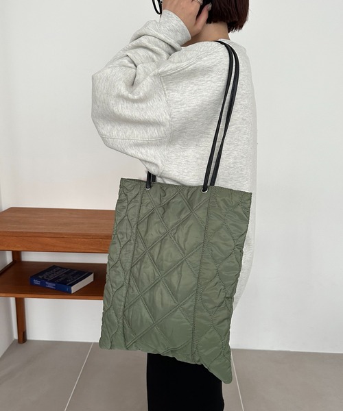 DISCOAT(ディスコート)の「キルティングトートバッグ(トートバッグ・レディース・アイボリー/ブラック/カーキ・FREE)」の5枚目の写真