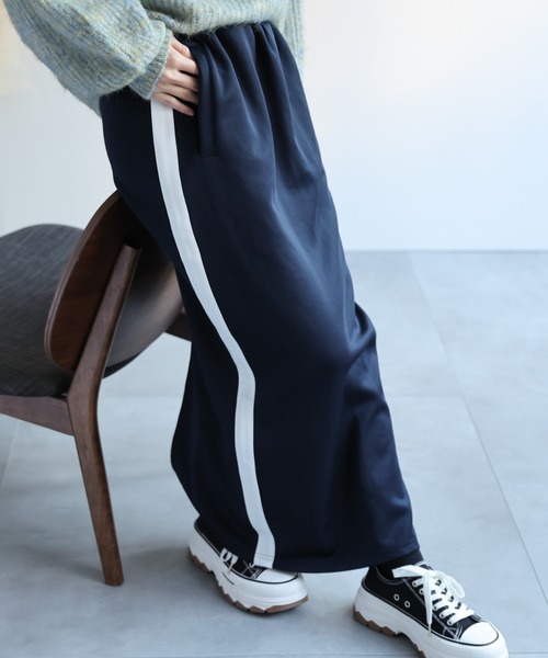 sakishimatokyo(サキシマトーキョー)の「【セットアップ対応】サイドラインジャージスカート(スカート・レディース・ネイビー/ベージュ/ブラック・FREE)」の4枚目の写真