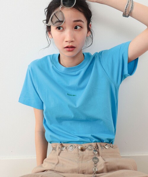 BEAMS BOY（ビームスボーイ）の「BEAMS BOY / ボーイ エンブロイダリー クルー ショートスリーブ（Tシャツ/カットソー・レディース・ナチュラル/ロイヤルブルー/ピンク/グリーン/オフホワイト/ブラック・1/2）」の5枚目の写真