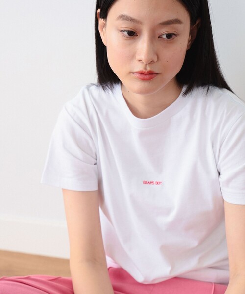 BEAMS BOY（ビームスボーイ）の「BEAMS BOY / ボーイ エンブロイダリー クルー ショートスリーブ（Tシャツ/カットソー・レディース・ナチュラル/ロイヤルブルー/ピンク/グリーン/オフホワイト/ブラック・1/2）」の21枚目の写真