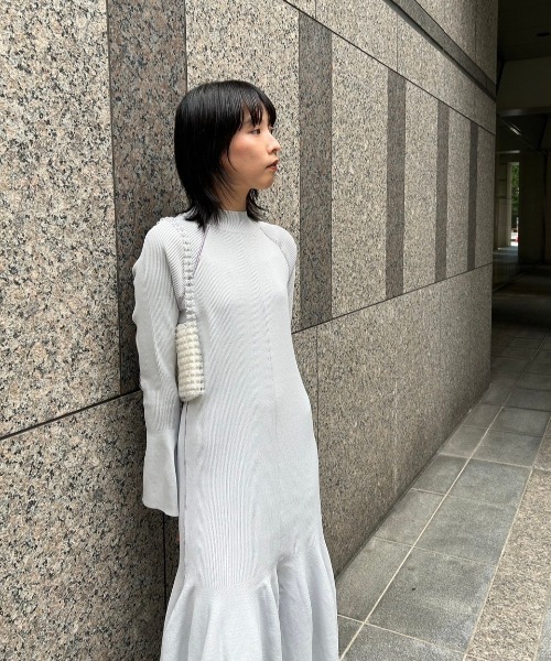 emmi（エミ）の「【emmi atelier】ワンショルダービーズバッグ（ハンドバッグ・レディース・ブルー/クリア/オレンジ・FREE）」の4枚目の写真