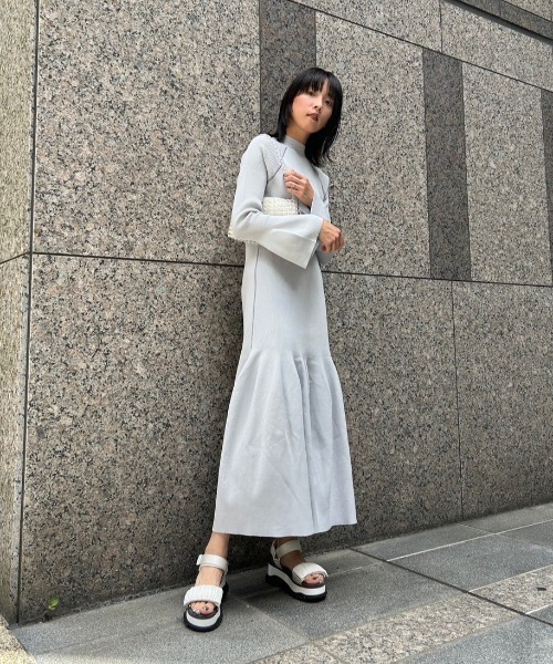 emmi（エミ）の「【emmi atelier】ワンショルダービーズバッグ（ハンドバッグ・レディース・ブルー/クリア/オレンジ・FREE）」の5枚目の写真