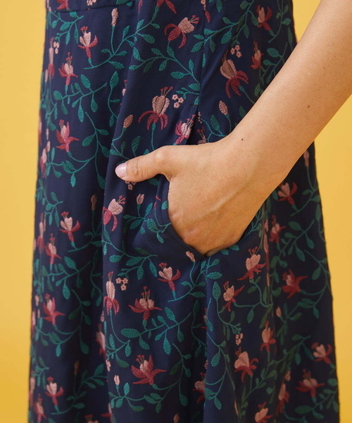 Jocomomola（ホコモモラ）の「Relajado フラワー刺繍ワンピース（ワンピース・レディース・ミント/ネイビー・40/42）」の8枚目の写真