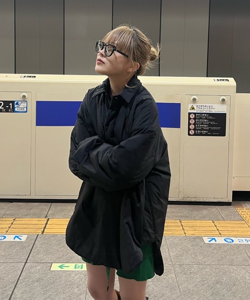 shesame（シーセム）の「中綿入りナイロンシャツブルゾン（ブルゾン・レディース・アイボリー/ブラック・フリー）」の4枚目の写真