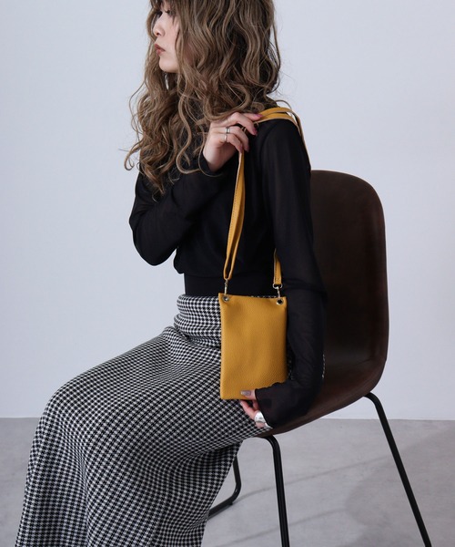 FUNALIVE（ファンアライブ）の「ソフト合皮フロントファスナー使いミニモバイルショルダーバッグ（ショルダーバッグ・メンズ・サックスブルー/ホワイト/ピンク/ブラック/オレンジ・FREE）」の5枚目の写真