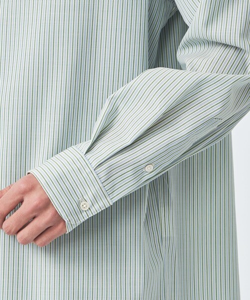 green label relaxing(グリーンレーベルリラクシング)の「TWウォッシャブルトロ ストライプ バンドカラー シャツ -ストレッチ・防シワ-(シャツ/ブラウス・メンズ・ロイヤルブルー/ケリー/ライトグレー・L/M/S/XL)」の4枚目の写真