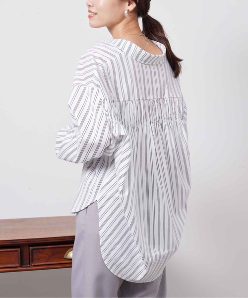 Chez toi(シェトワ)の「BACKギャザーデザインシャツ(シャツ/ブラウス・レディース・アイボリー/オフホワイト/バイオレット/ネイビー・FREE)」の20枚目の写真