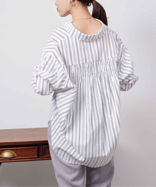 Chez toi(シェトワ)の「BACKギャザーデザインシャツ(シャツ/ブラウス・レディース・アイボリー/オフホワイト/バイオレット/ネイビー・FREE)」の18枚目の写真