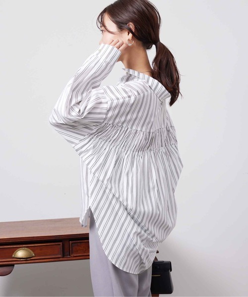 Chez toi(シェトワ)の「BACKギャザーデザインシャツ(シャツ/ブラウス・レディース・アイボリー/オフホワイト/バイオレット/ネイビー・FREE)」の11枚目の写真