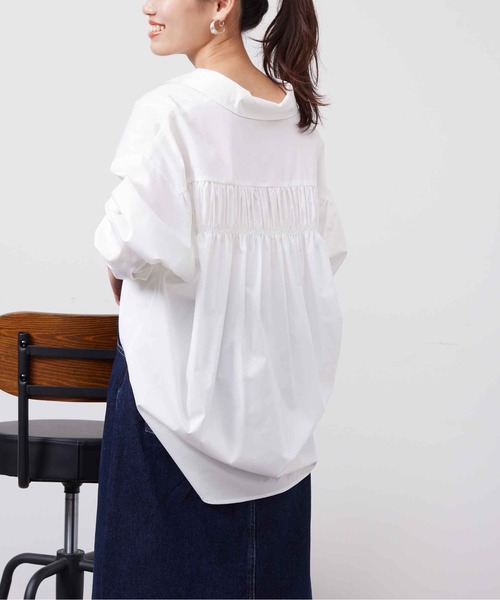 Chez toi(シェトワ)の「BACKギャザーデザインシャツ(シャツ/ブラウス・レディース・アイボリー/オフホワイト/バイオレット/ネイビー・FREE)」の14枚目の写真