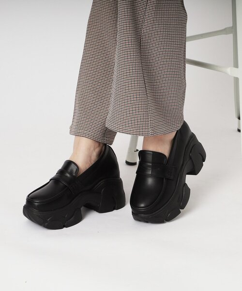 cs T&P(シーエスティーアンドピー)の「厚底ローファースニーカー 24SS(スニーカー・レディース・ブラック/ブラック系1・L/LL/S/M)」の1枚目の写真