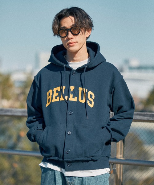 Adoon plain（アドーンプレーン）の「カレッジロゴボタンフライ