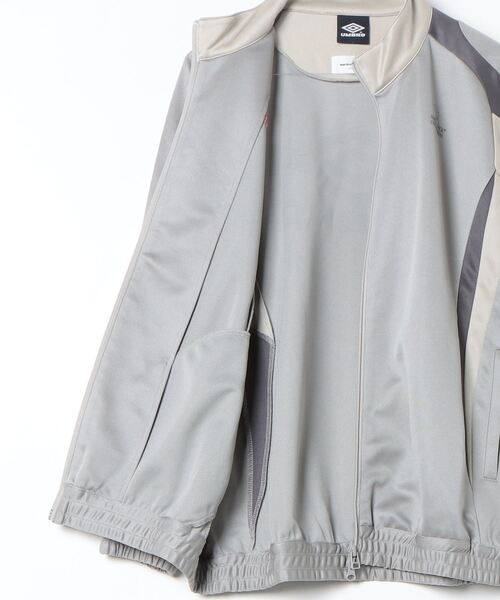 MAGIC STICK(マジックスティック)の「MAGICSTICK/マジックスティック/SPECIAL TRAINING JERSEY TOP by UMBRO(その他アウター・メンズ・ブラック/グレー・L/M)」の4枚目の写真