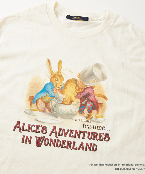 JOURNAL STANDARD relume(ジャーナルスタンダード レリューム)の「【THE MACMILLAN ALICE / マクミラン・アリス】別注プリントTシャツ(Tシャツ/カットソー・メンズ・ブラック/アイボリー/ホワイト・MEDIUM/LARGE)」の2枚目の写真