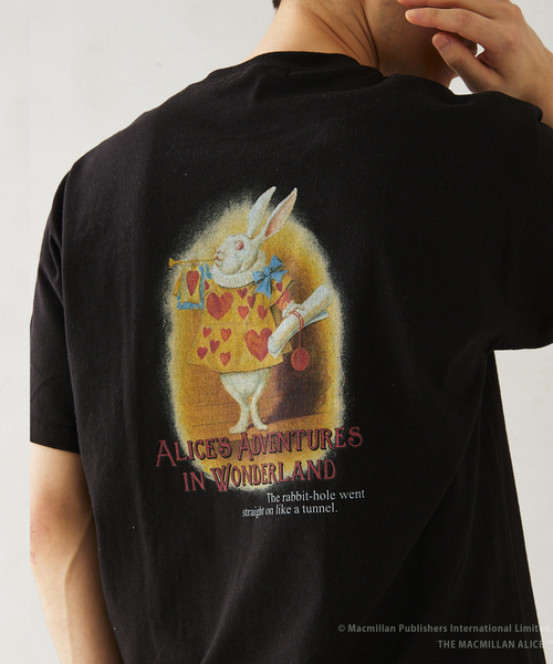 JOURNAL STANDARD relume(ジャーナルスタンダード レリューム)の「【THE MACMILLAN ALICE / マクミラン・アリス】別注プリントTシャツ(Tシャツ/カットソー・メンズ・ブラック/アイボリー/ホワイト・MEDIUM/LARGE)」の3枚目の写真