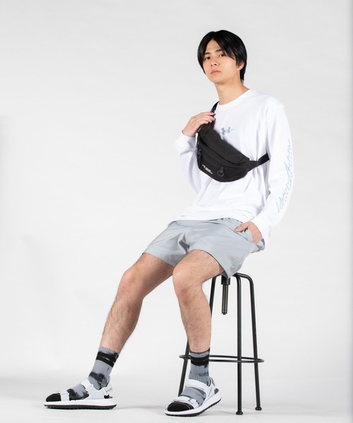 UNDER ARMOUR(アンダーアーマー)の「UAボディバッグ(トレーニング/メンズ/レディース)(ボディバッグ/ウエストポーチ・レディース・ブラック・ONESIZE)」の5枚目の写真