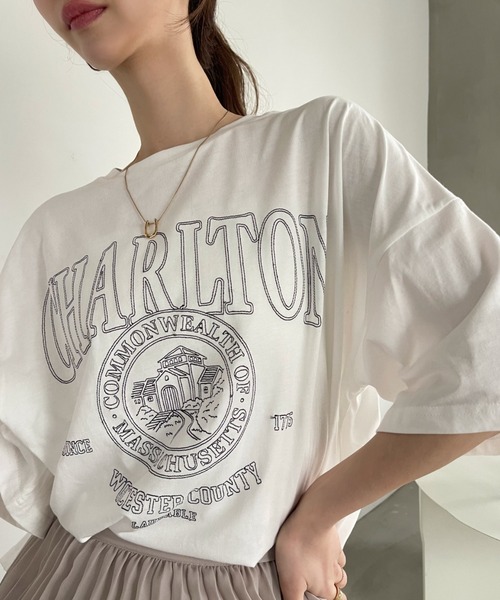 Ada.(エイダ)の「白抜き カレッジロゴ 刺繍 ビッグTシャツ(Tシャツ/カットソー・レディース・ネイビー/ラベンダー/ホワイト・FREE)」の19枚目の写真