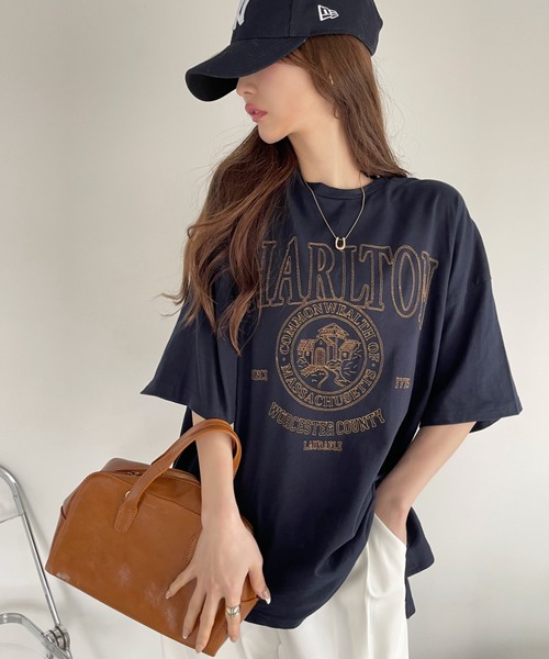 Ada.(エイダ)の「白抜き カレッジロゴ 刺繍 ビッグTシャツ(Tシャツ/カットソー・レディース・ネイビー/ラベンダー/ホワイト・FREE)」の21枚目の写真