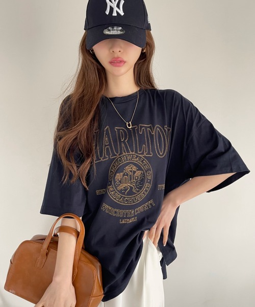 Ada.(エイダ)の「白抜き カレッジロゴ 刺繍 ビッグTシャツ(Tシャツ/カットソー・レディース・ネイビー/ラベンダー/ホワイト・FREE)」の10枚目の写真