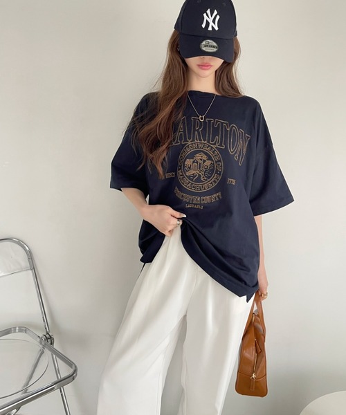 Ada.(エイダ)の「白抜き カレッジロゴ 刺繍 ビッグTシャツ(Tシャツ/カットソー・レディース・ネイビー/ラベンダー/ホワイト・FREE)」の11枚目の写真