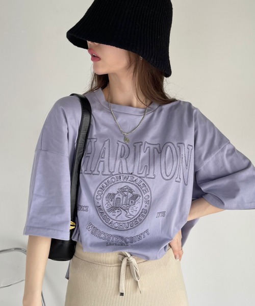 Ada.(エイダ)の「白抜き カレッジロゴ 刺繍 ビッグTシャツ(Tシャツ/カットソー・レディース・ネイビー/ラベンダー/ホワイト・FREE)」の15枚目の写真