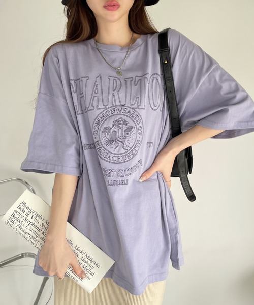 Ada.(エイダ)の「白抜き カレッジロゴ 刺繍 ビッグTシャツ(Tシャツ/カットソー・レディース・ネイビー/ラベンダー/ホワイト・FREE)」の14枚目の写真
