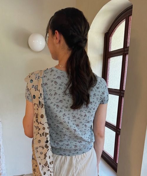 aimoha（アイモハ）の「【Aimoha】花柄半袖トップス (SS)（Tシャツ/カットソー・レディース・ホワイト/ピンク/イエロー/ブルー/ブラック・FREE）」の11枚目の写真