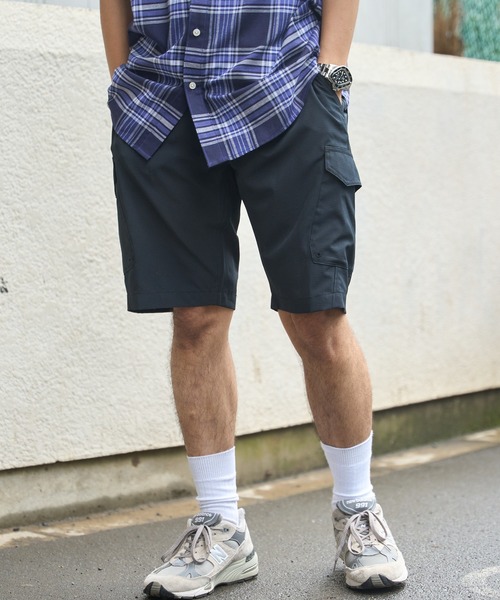 Eddie Bauer(エディーバウアー)の「ガイド カーゴ ショーツ(カーゴパンツ・メンズ・ブラック/ベージュ/サファリグリーン・S/L/M/XXL/XL)」の1枚目の写真