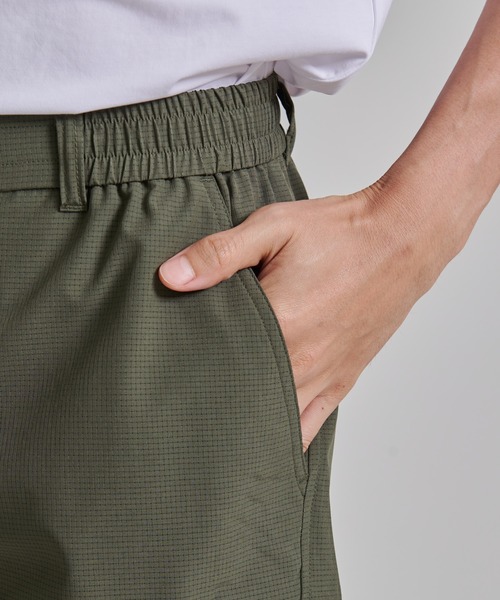 Eddie Bauer(エディーバウアー)の「ガイド カーゴ ショーツ(カーゴパンツ・メンズ・ブラック/ベージュ/サファリグリーン・S/L/M/XXL/XL)」の5枚目の写真