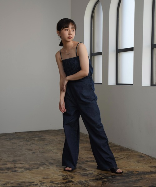 Amiur(エミレ)の「shirring denim all in one / シャリーングデニムオールインワン(サロペット/オーバーオール・レディース・インディゴブルー/ブラック・FREE)」の2枚目の写真
